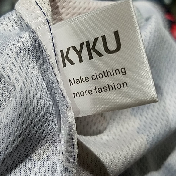 KYKU FLORAL SKULL SHIRT SIZE SMALL RED PINK ROSES Day Of The Dead - Picture 8 of 8